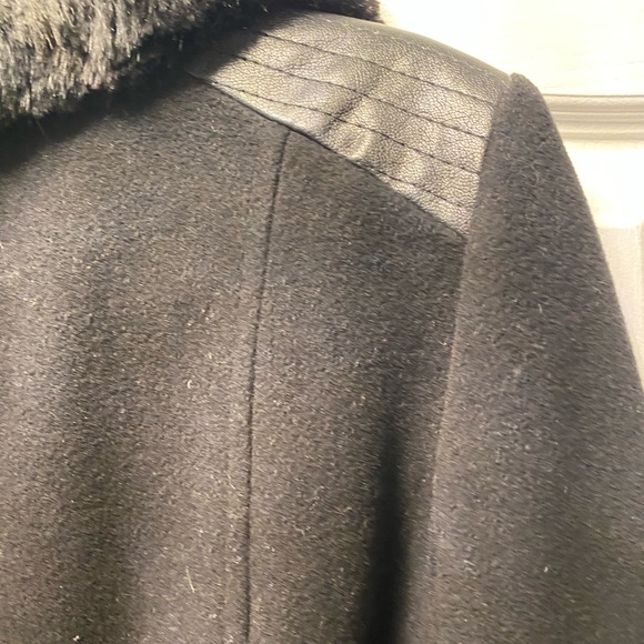 Via Spiga black coat with faux fur collar leather details size 10 - Picture 12 of 14